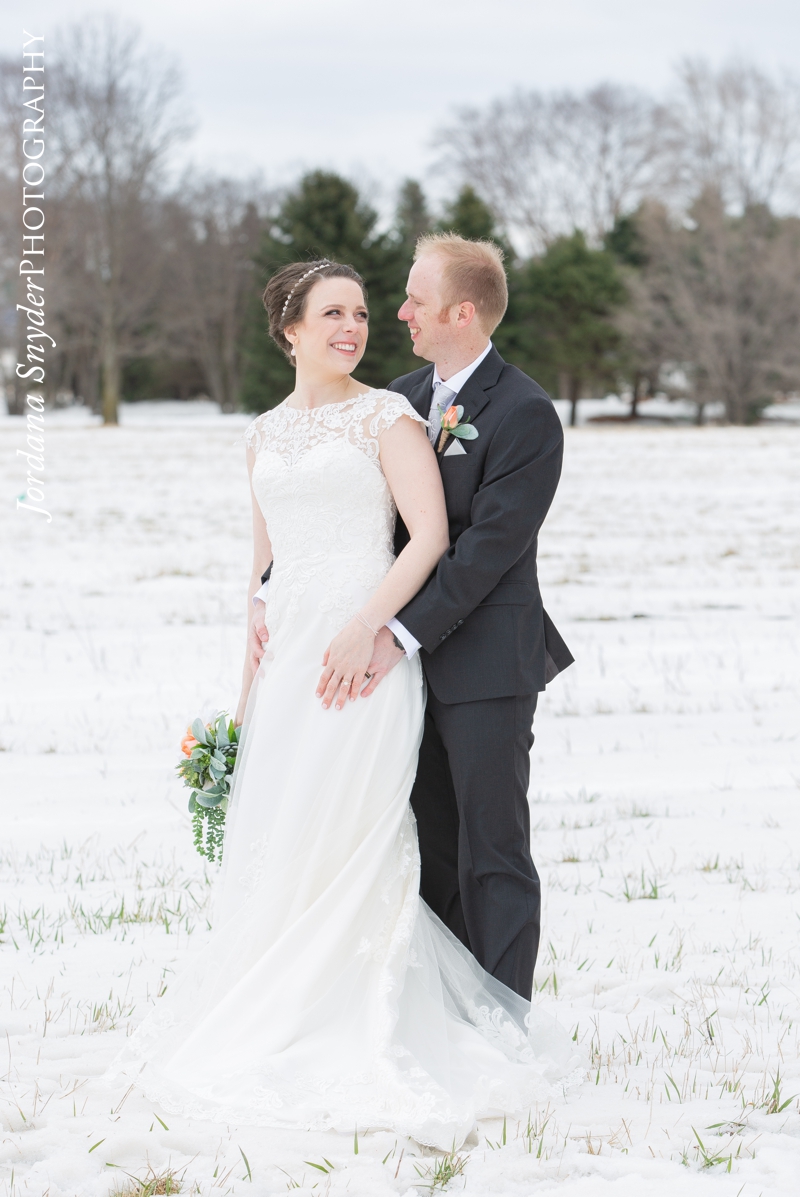 Clara and Tyler's Snowy twist Wedding - Jordana Snyder Photography, La ...